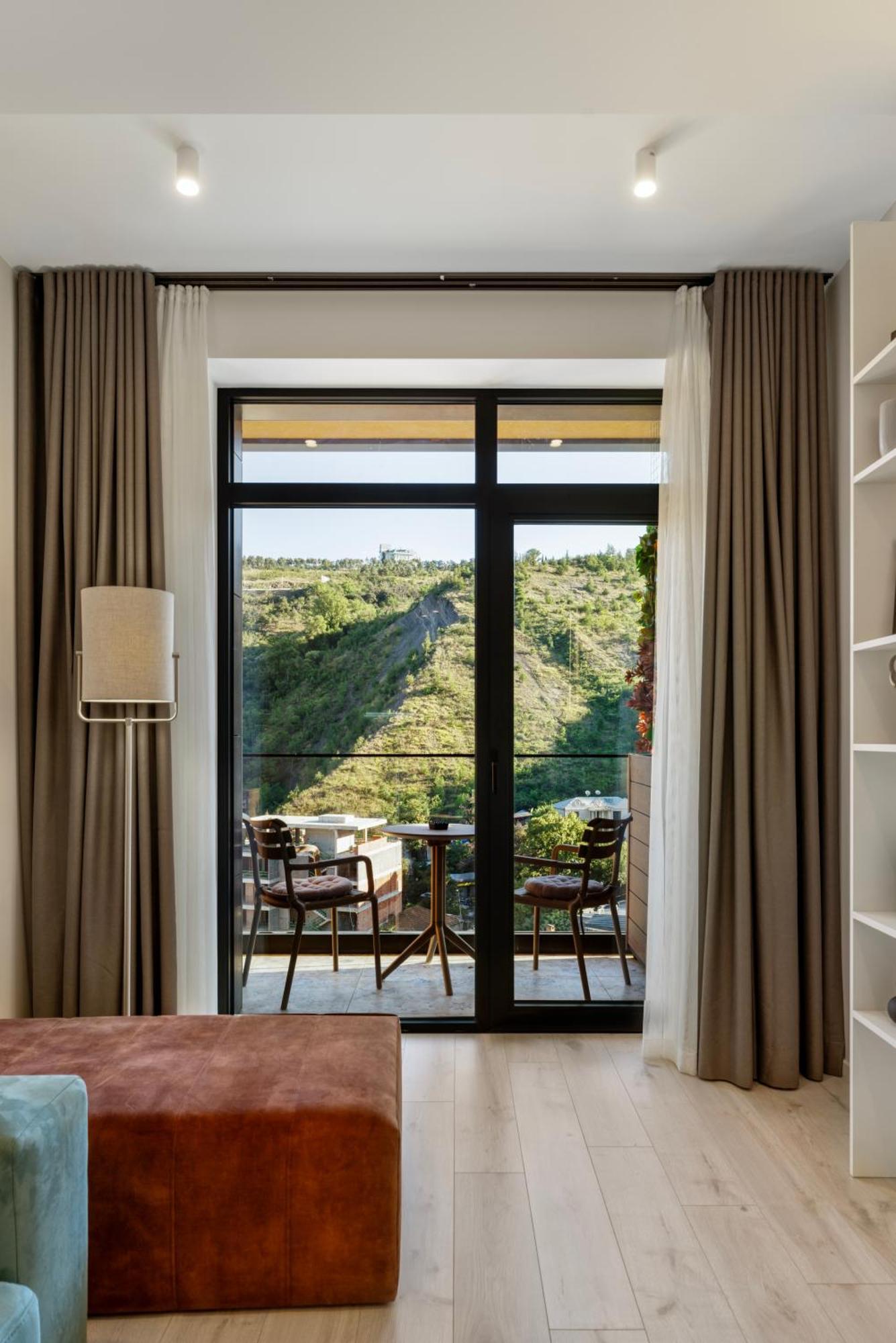 Solridge Aparthotel Tbilisi Esterno foto