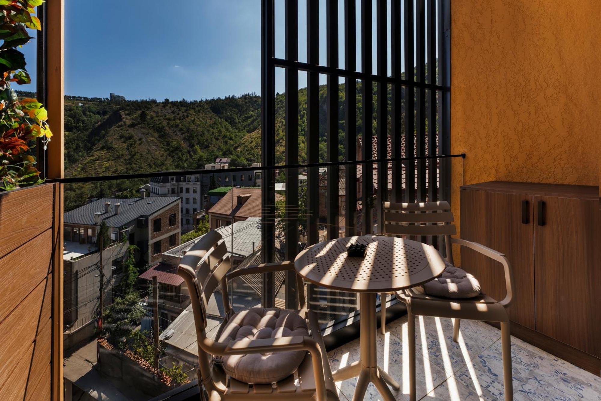 Solridge Aparthotel Tbilisi Esterno foto